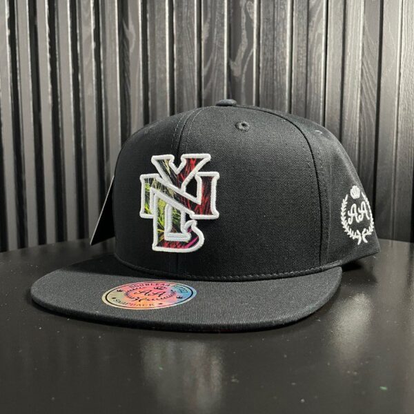 Gorra Snapback Negra NY Bordado Multicolor