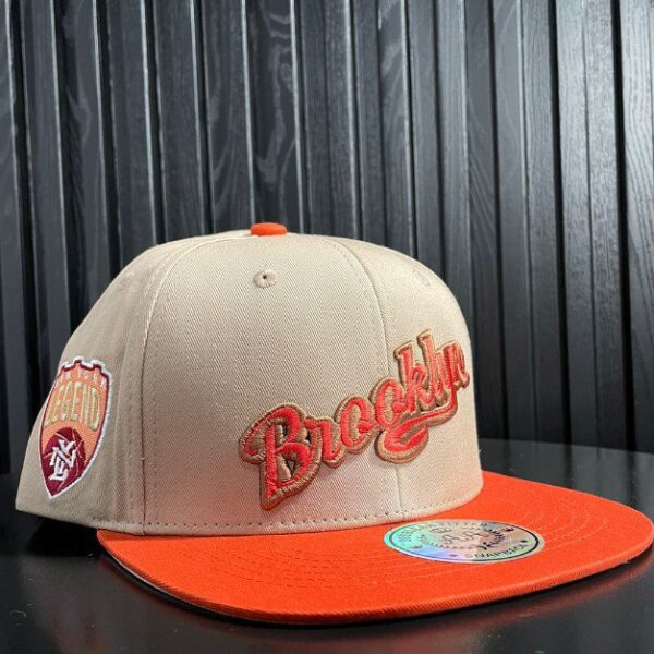Gorra Snapback Beige y Naranja “Brooklyn”
