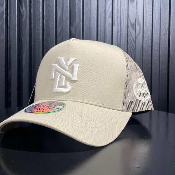 Gorra Trucker Beige NC Classic