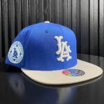 🧢 Gorra Snapback Azul Royal con Visera Beige - Estilo Los Ángeles