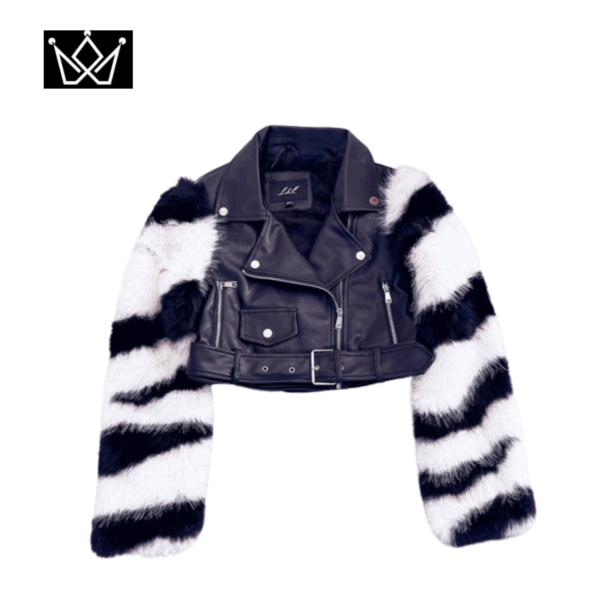 Chaqueta de estilo motociclista con cierre de cremallera frontal y solapas.