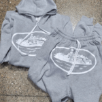 Conjunto Buzo Sina Cortés – Gris con Blanco