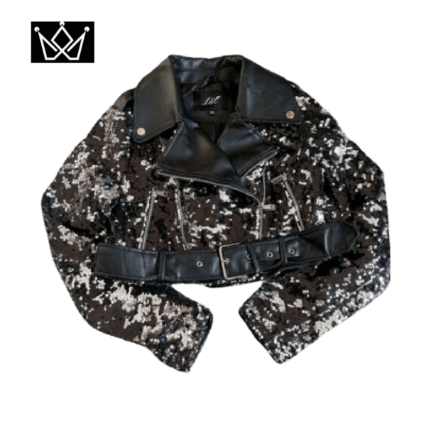 "¡Estilo rebelde y actitud! Chaqueta de cuero negra con tachuelas para un look